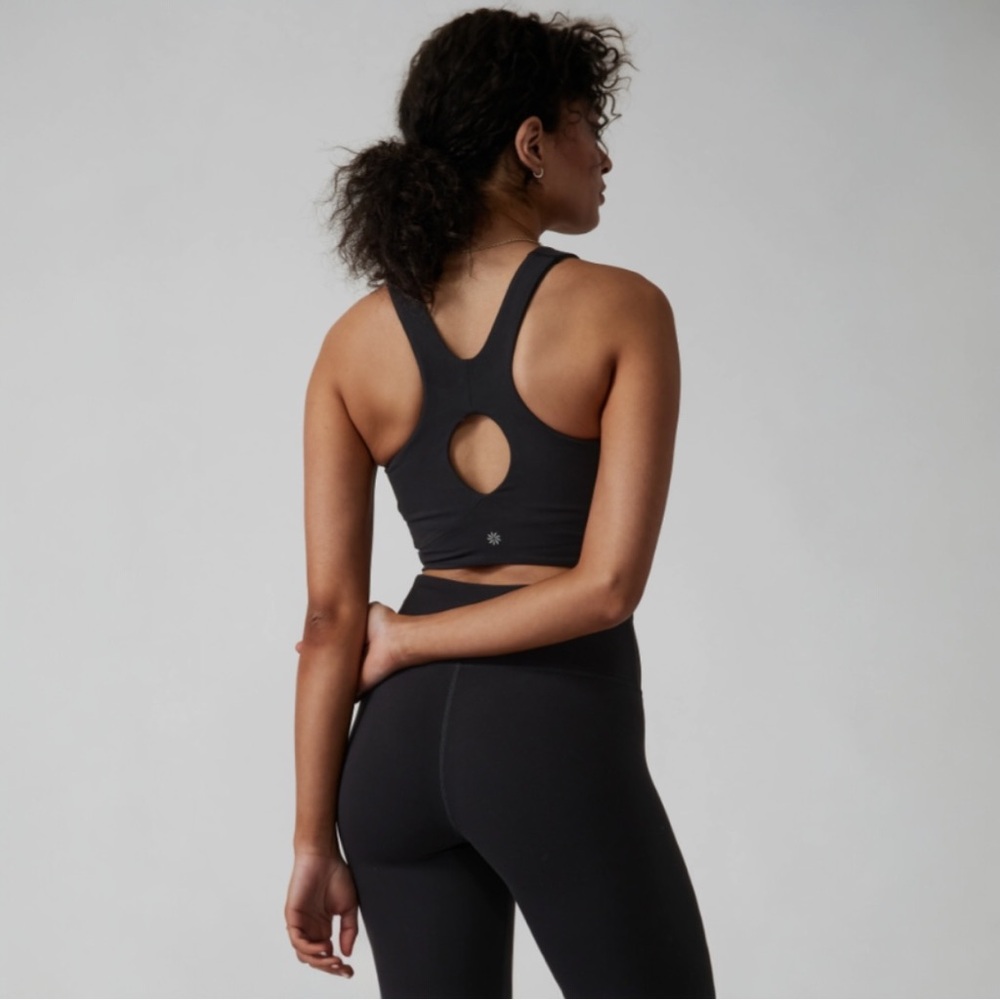 NWT Athleta Conscious Cut Out Crop D-DD - Picture 2 of 9